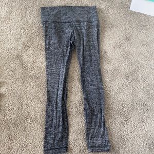 LuluLemon HighRise Legging Size 6 25”